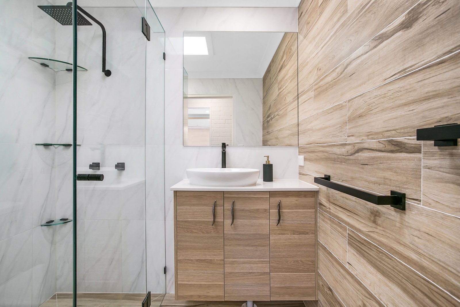 1/34 Guineas Creek Road CURRUMBIN WATERS 4