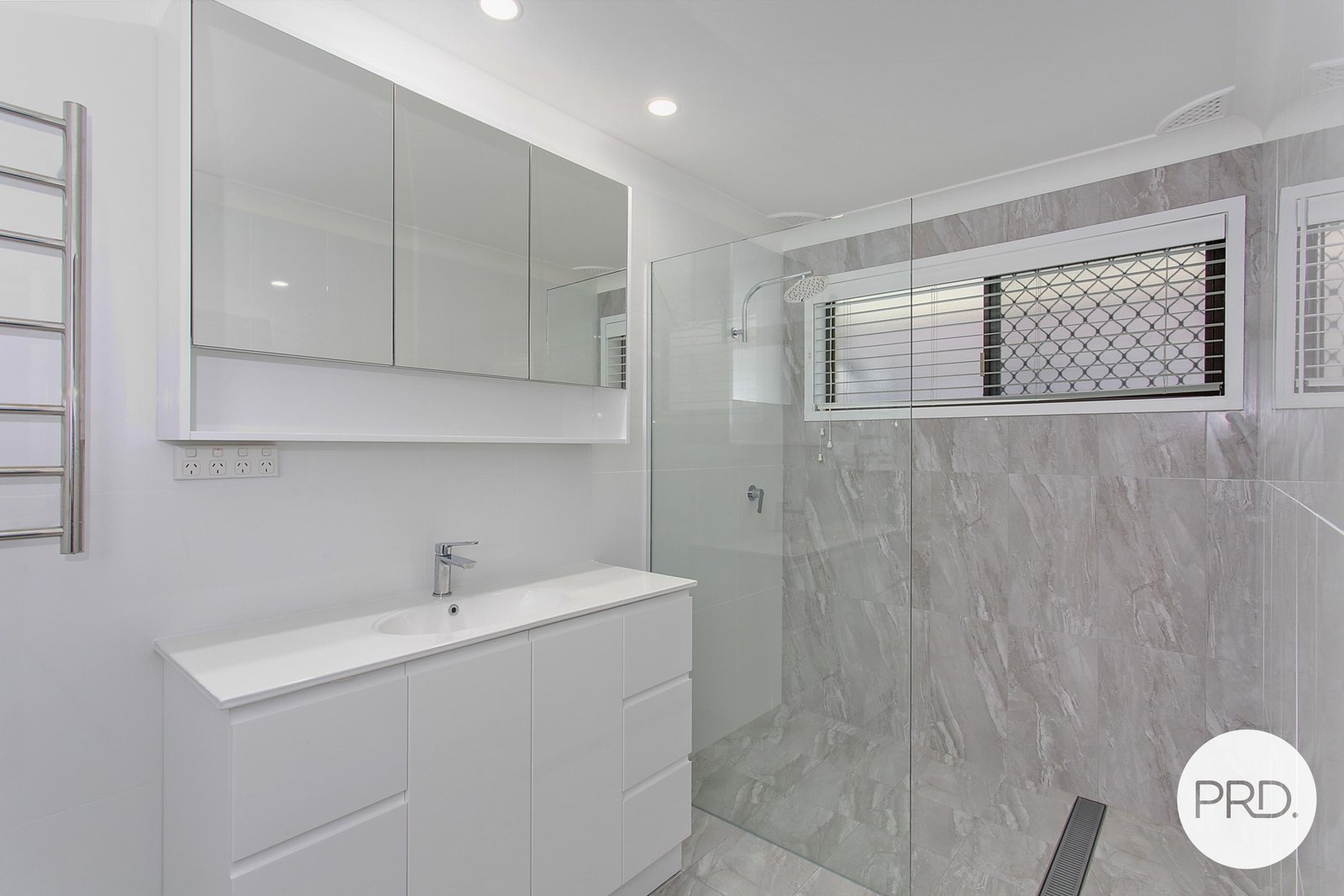 1/34 Lake Street LAURIETON 4