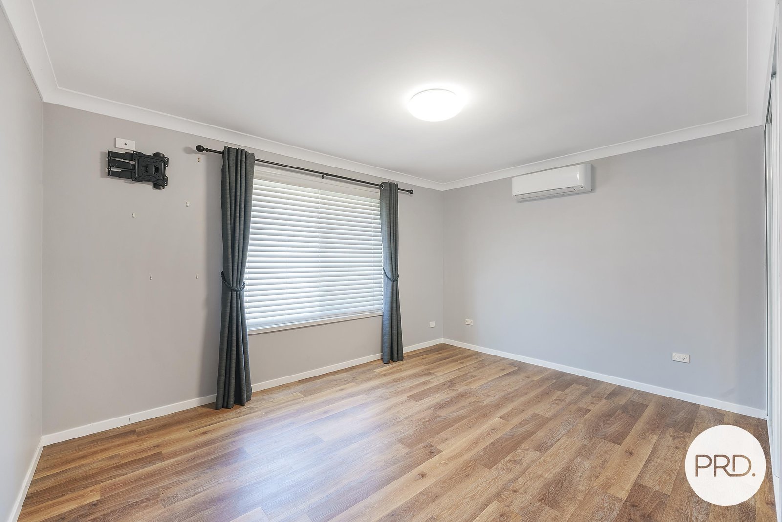 1/34 Lake Street LAURIETON 10