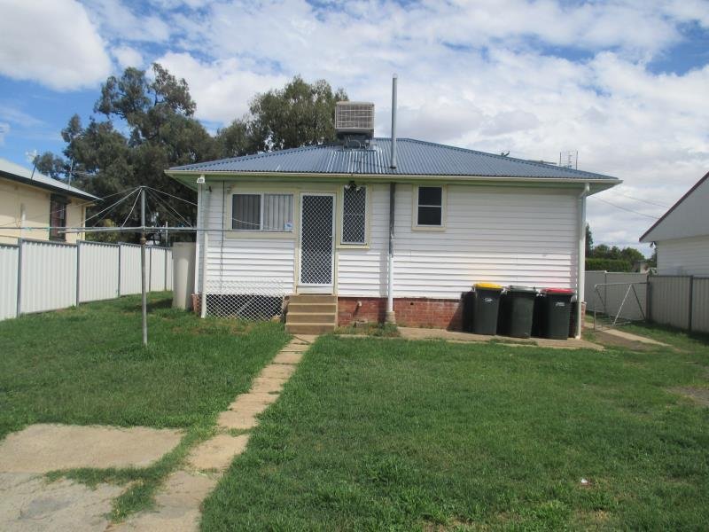 134 Robert Street TAMWORTH 9