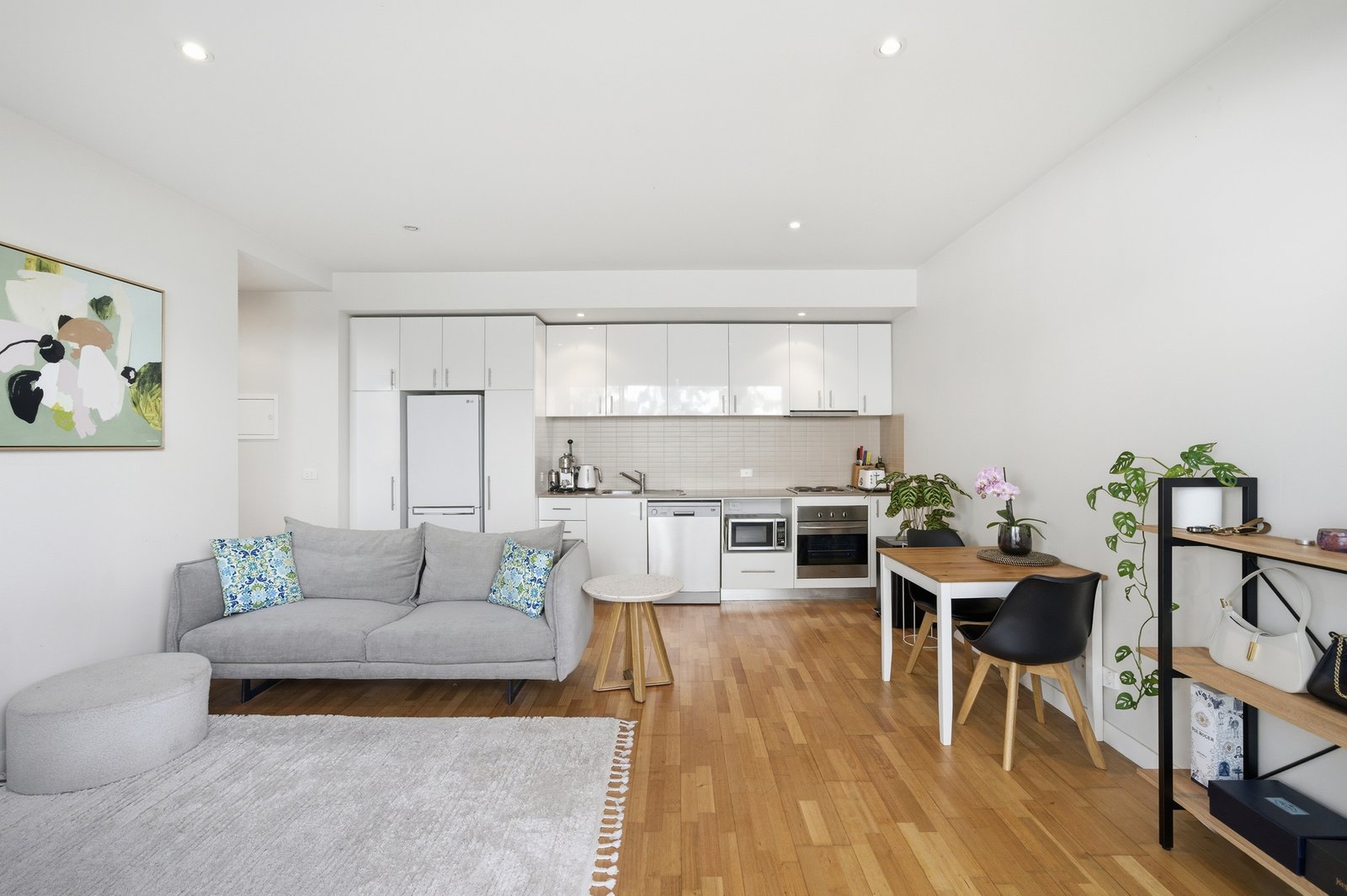 Gallery: 13/4 The Avenue