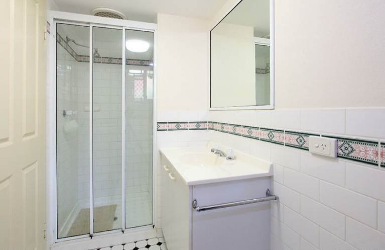1/34 Wooloowin Avenue WOOLOOWIN 8