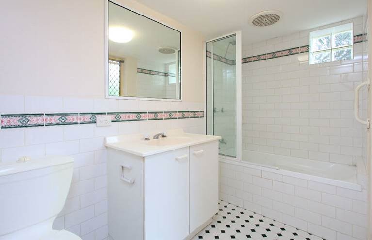 1/34 Wooloowin Avenue WOOLOOWIN 4
