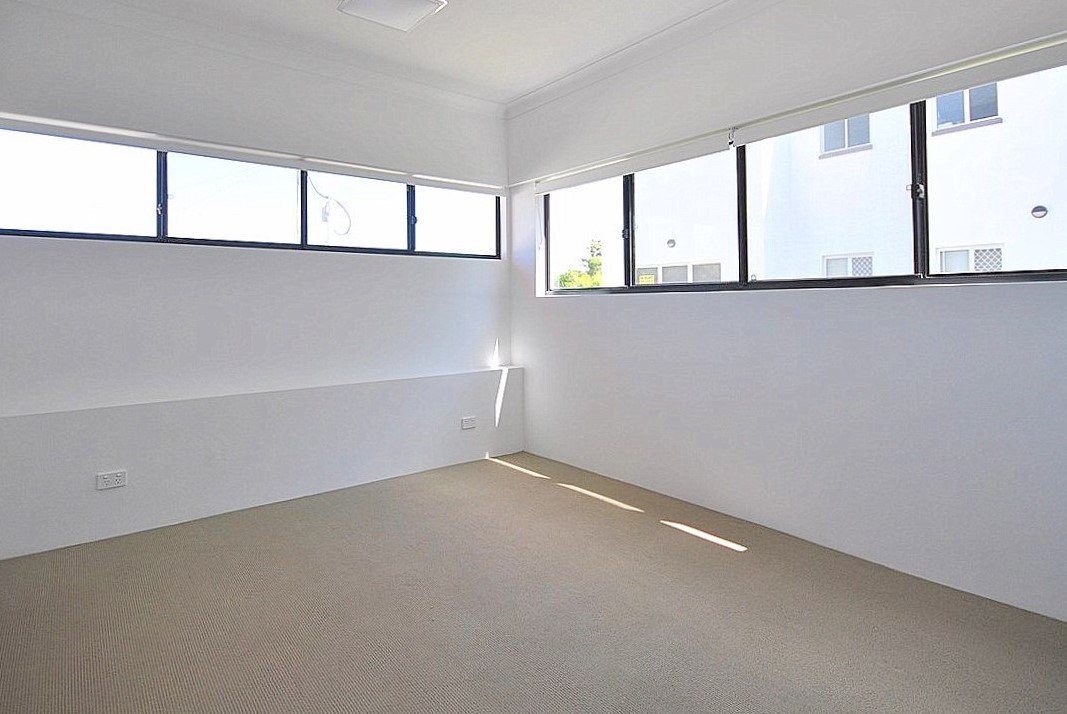 1/35-39 Central Street LABRADOR 5