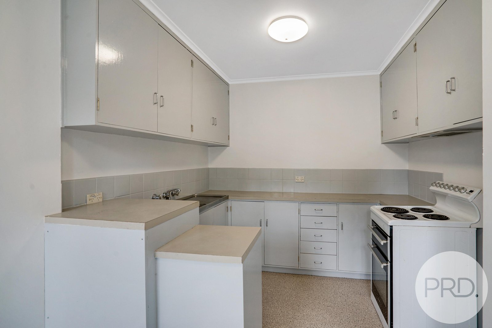 13/5 Augusta Road NEW TOWN 4