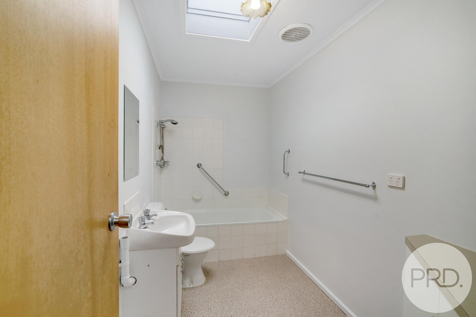 13/5 Augusta Road NEW TOWN 6