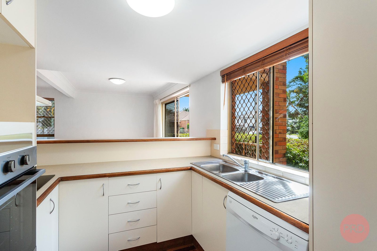 1/35 Huth Street LABRADOR 2