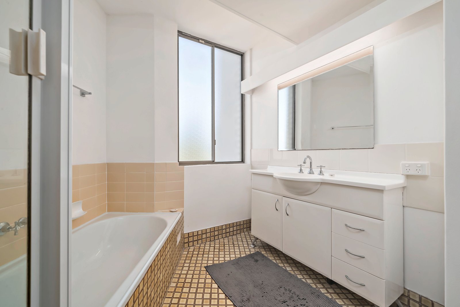 13/5 Mitchell Street SOLDIERS POINT 15