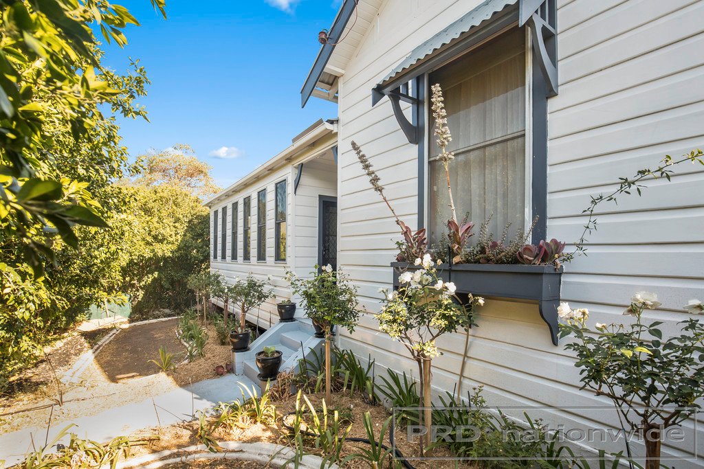 135 New England Hwy  RUTHERFORD 1