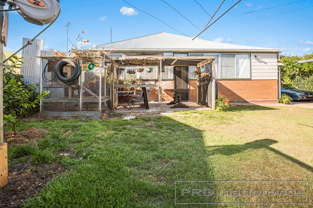 135 New England Hwy  RUTHERFORD 14