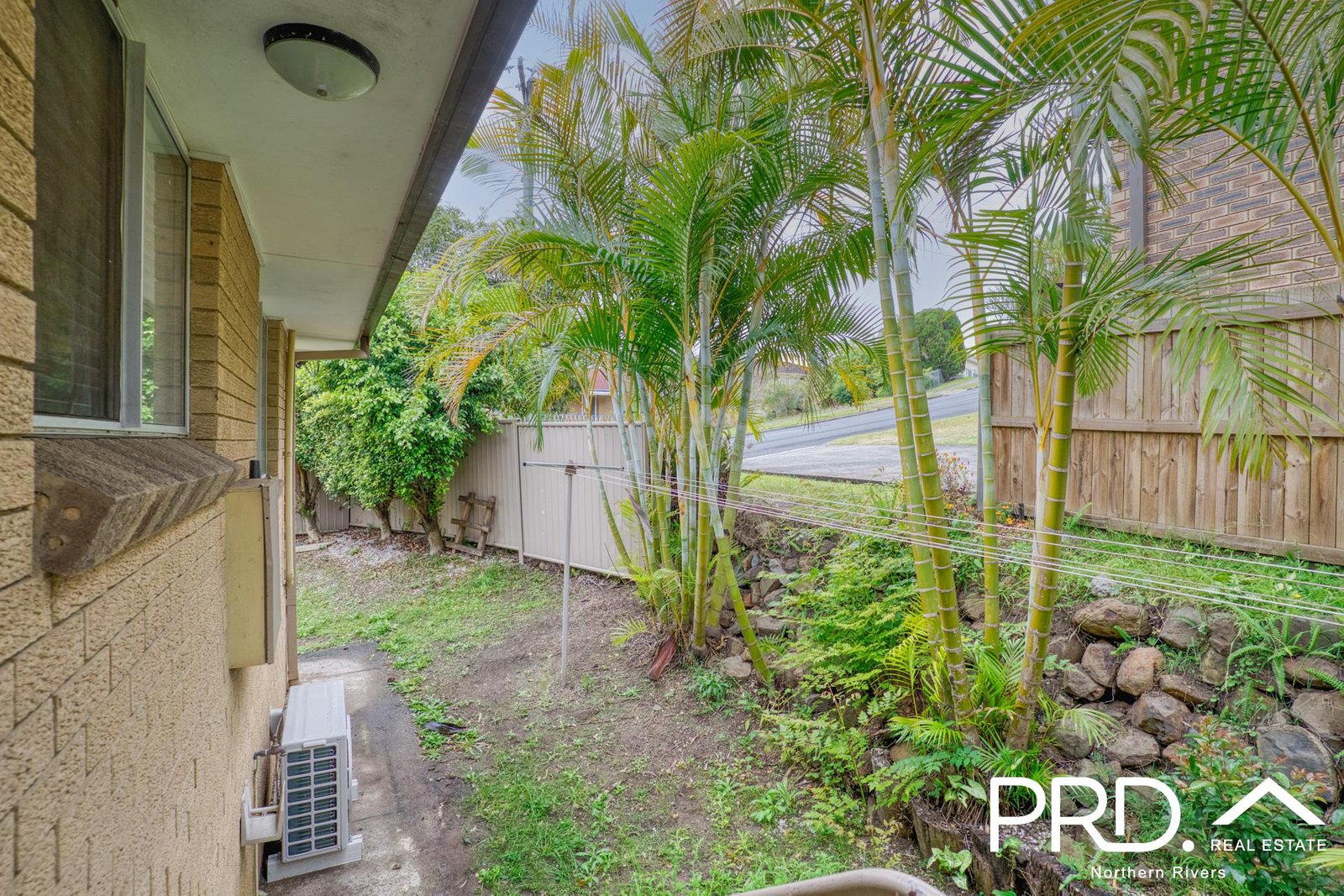 1/35 Norwood Avenue GOONELLABAH 9