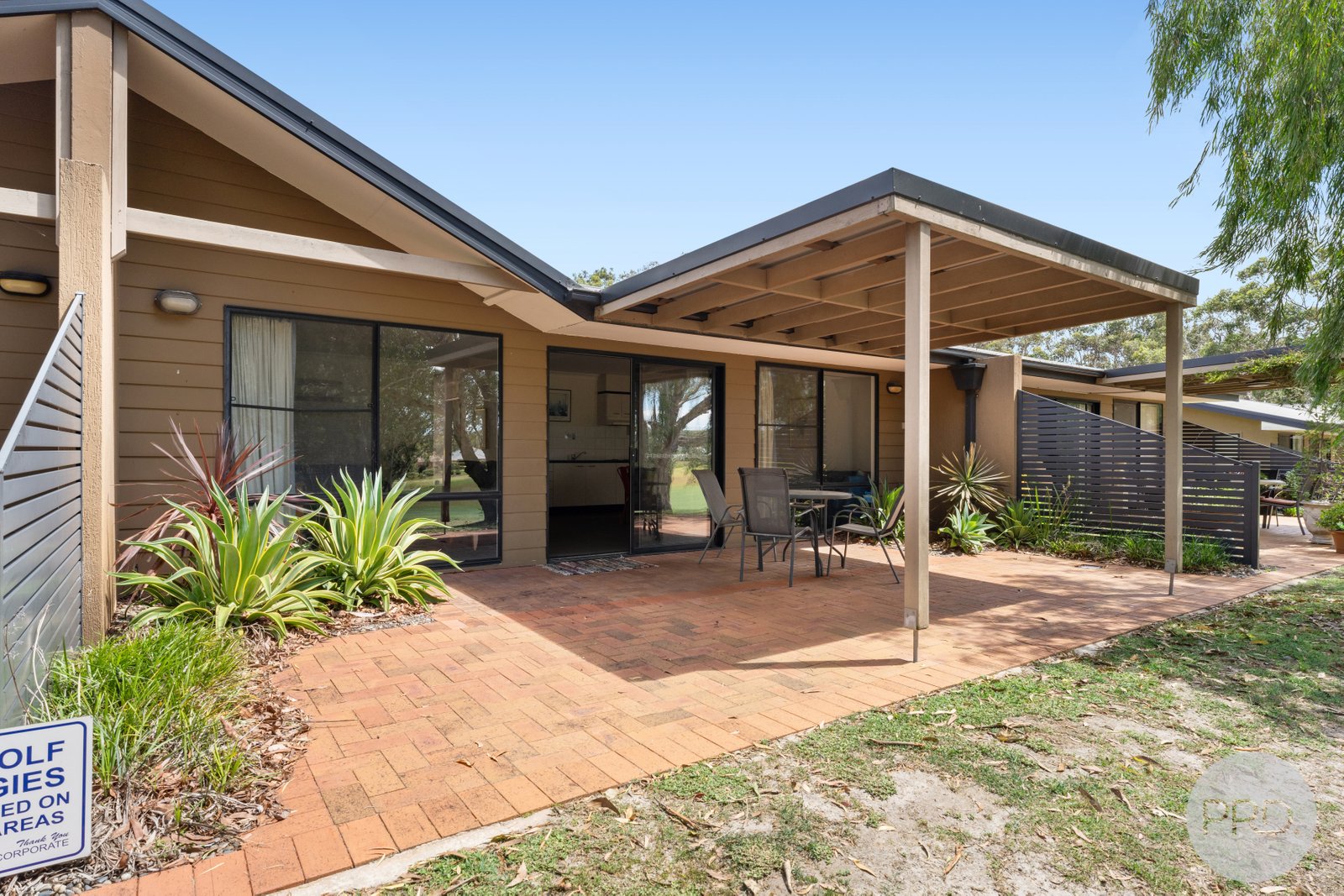 135/37 Horizons Drive SALAMANDER BAY 18