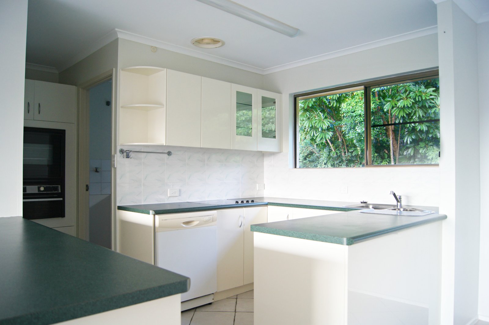 135/4 Eshelby Drive CANNONVALE 3