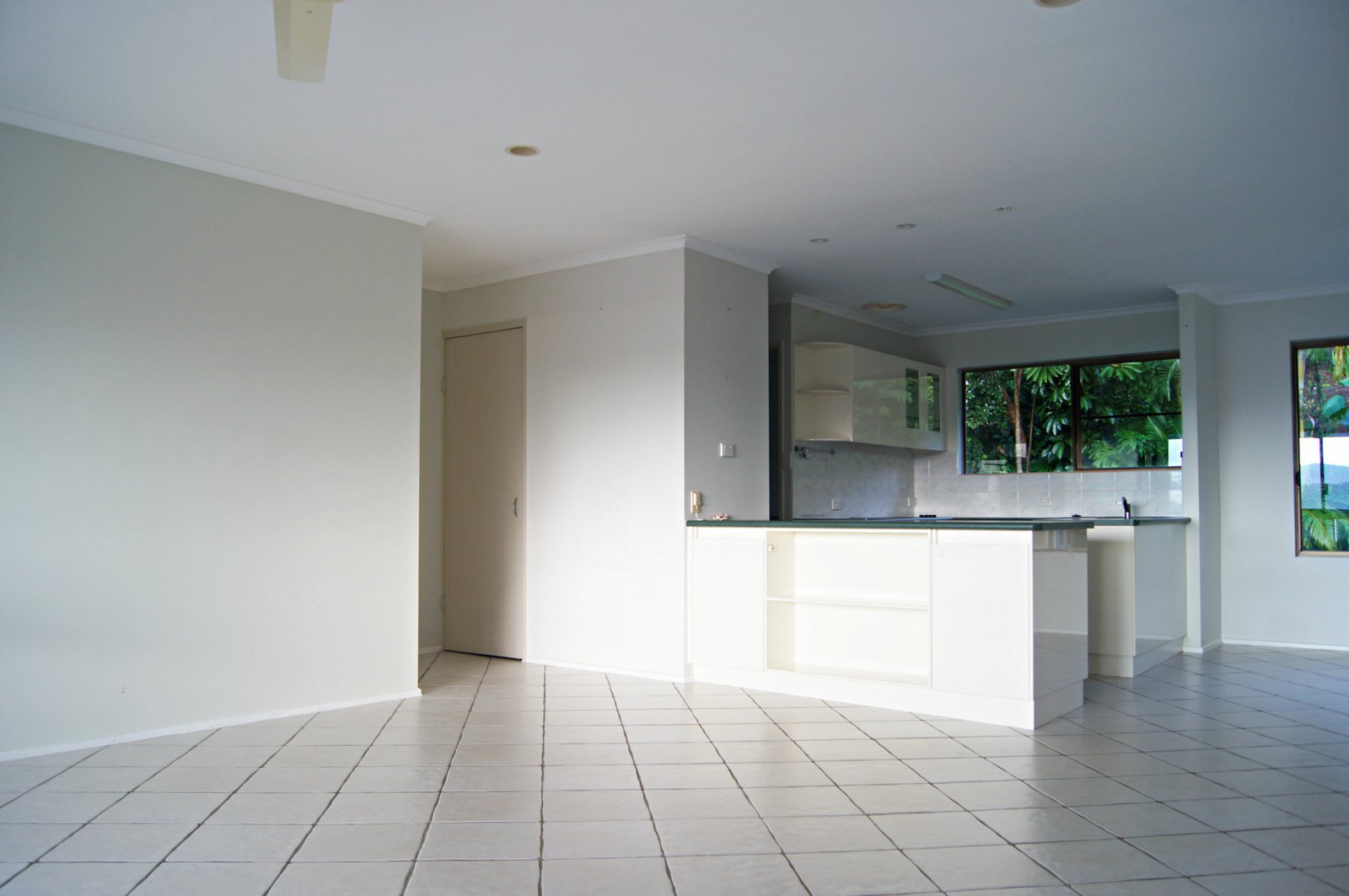 135/4 Eshelby Drive CANNONVALE 5