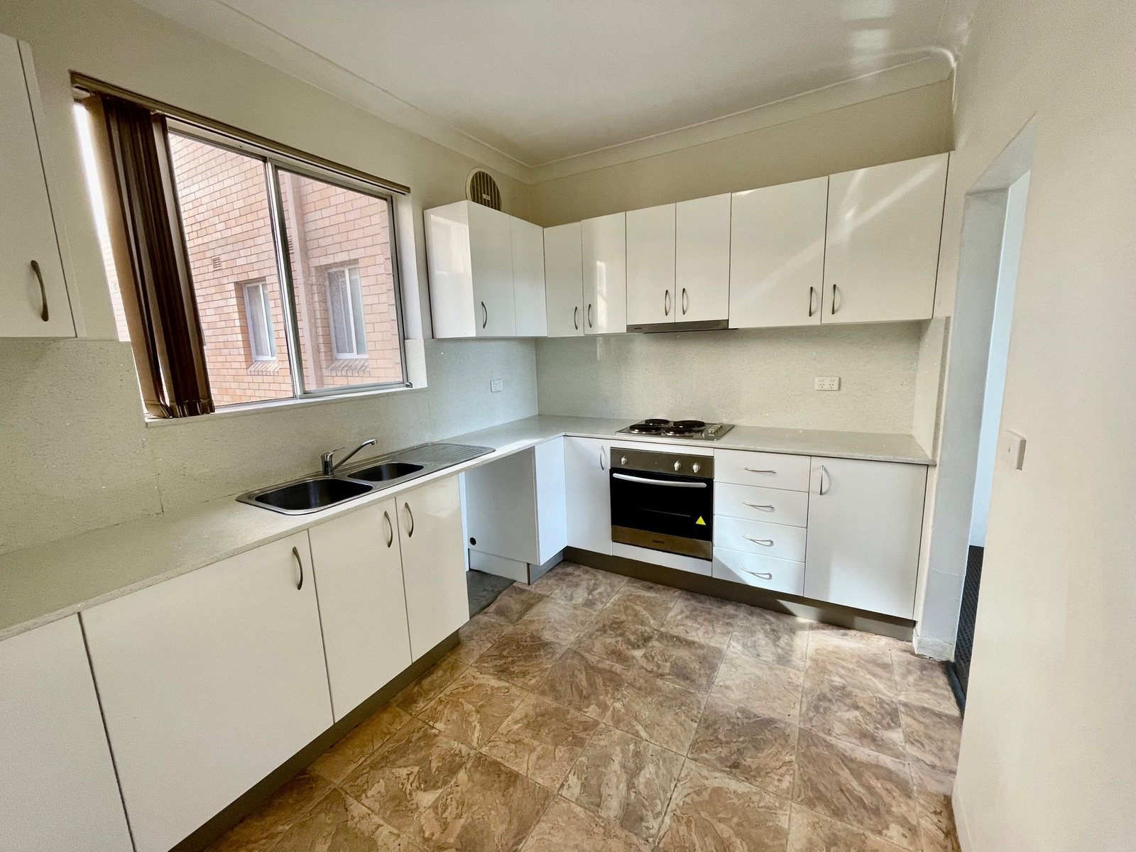 13/58-64 Ocean Street PENSHURST 1