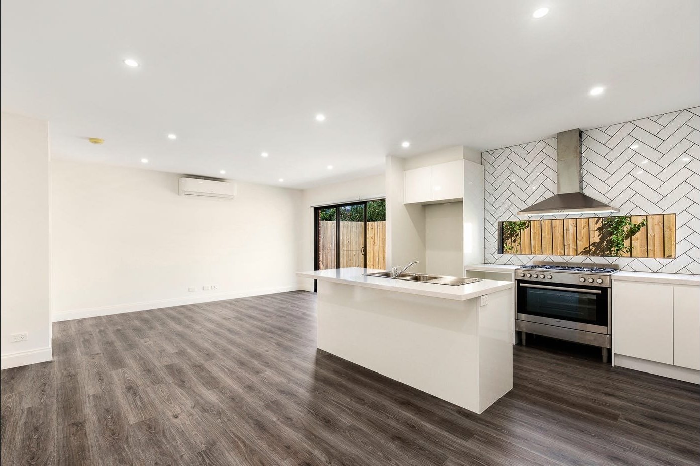 Gallery: 135A Rosella Avenue