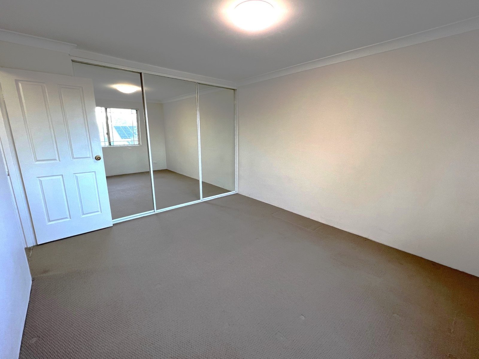 13/6-10 Sir Joseph Banks  BANKSTOWN 5