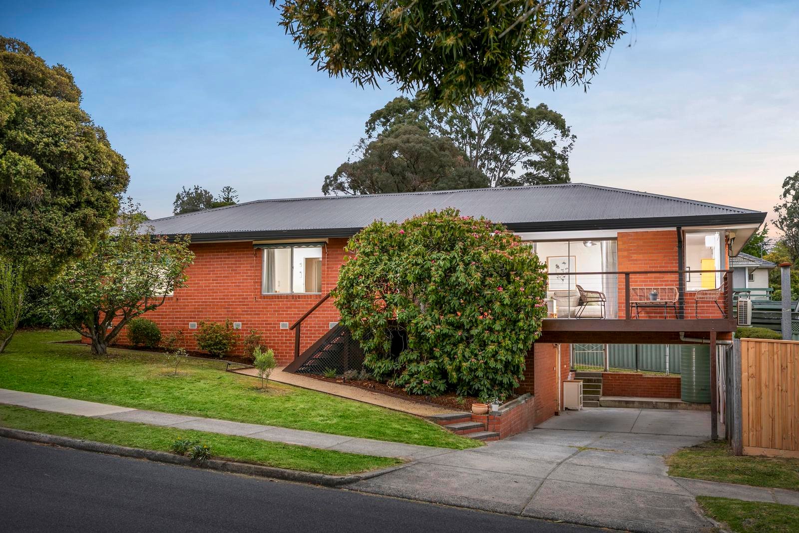 136 Mountain View Parade, Rosanna VIC 3084