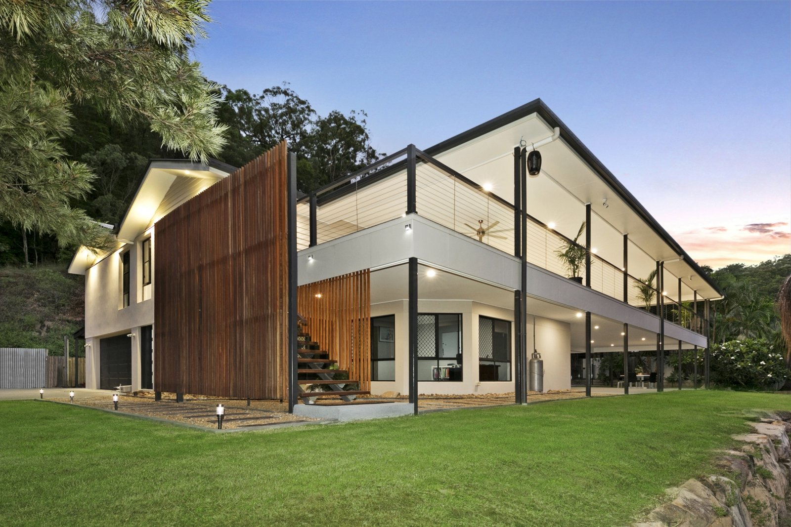 136 Valley Drive TALLEBUDGERA 1