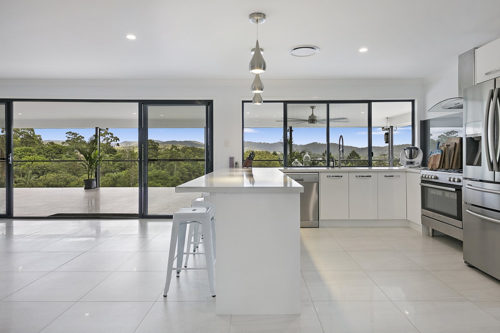 136 Valley Drive TALLEBUDGERA 8