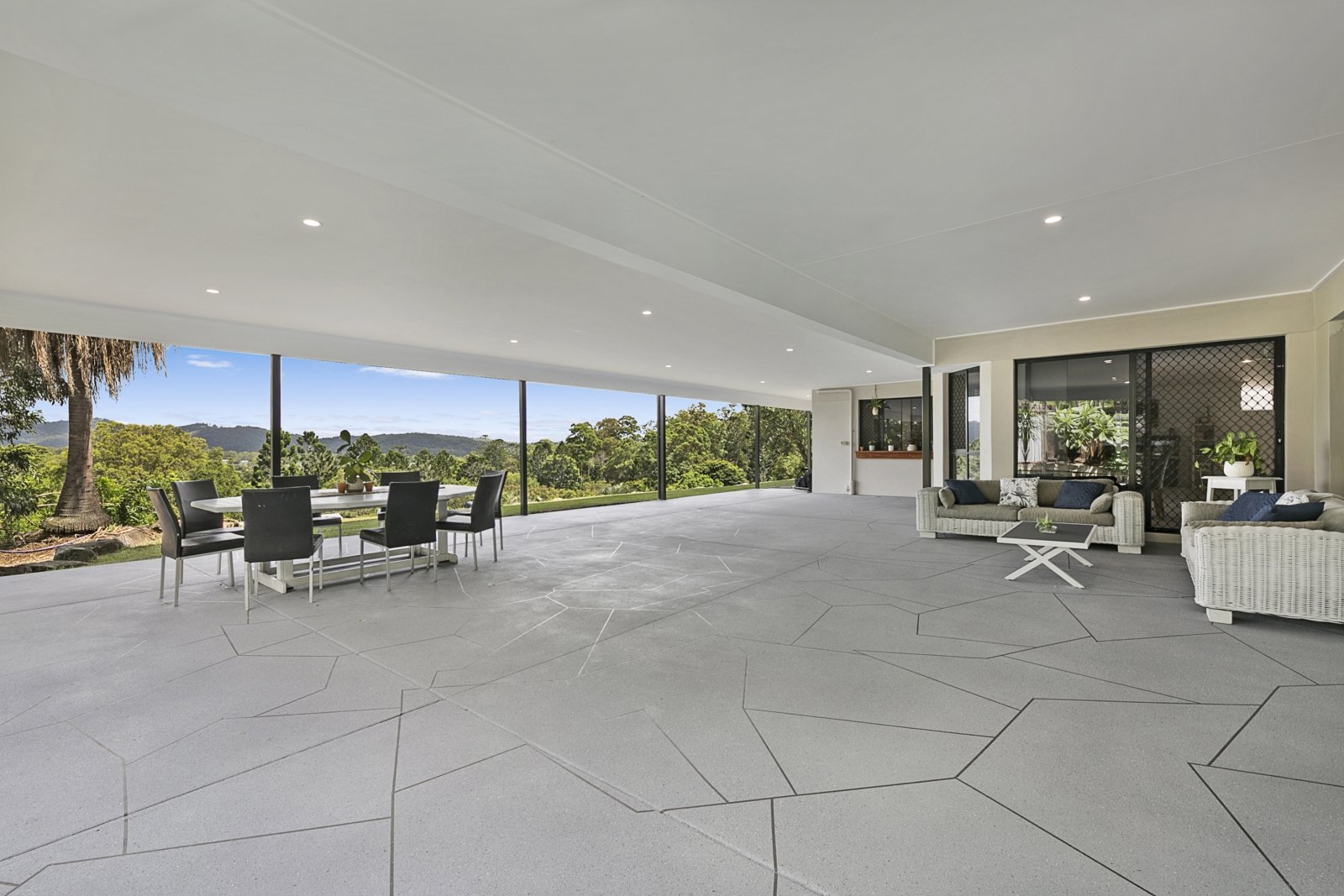 136 Valley Drive TALLEBUDGERA 26