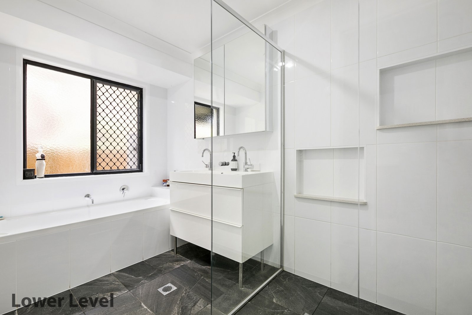 136 Valley Drive TALLEBUDGERA 28