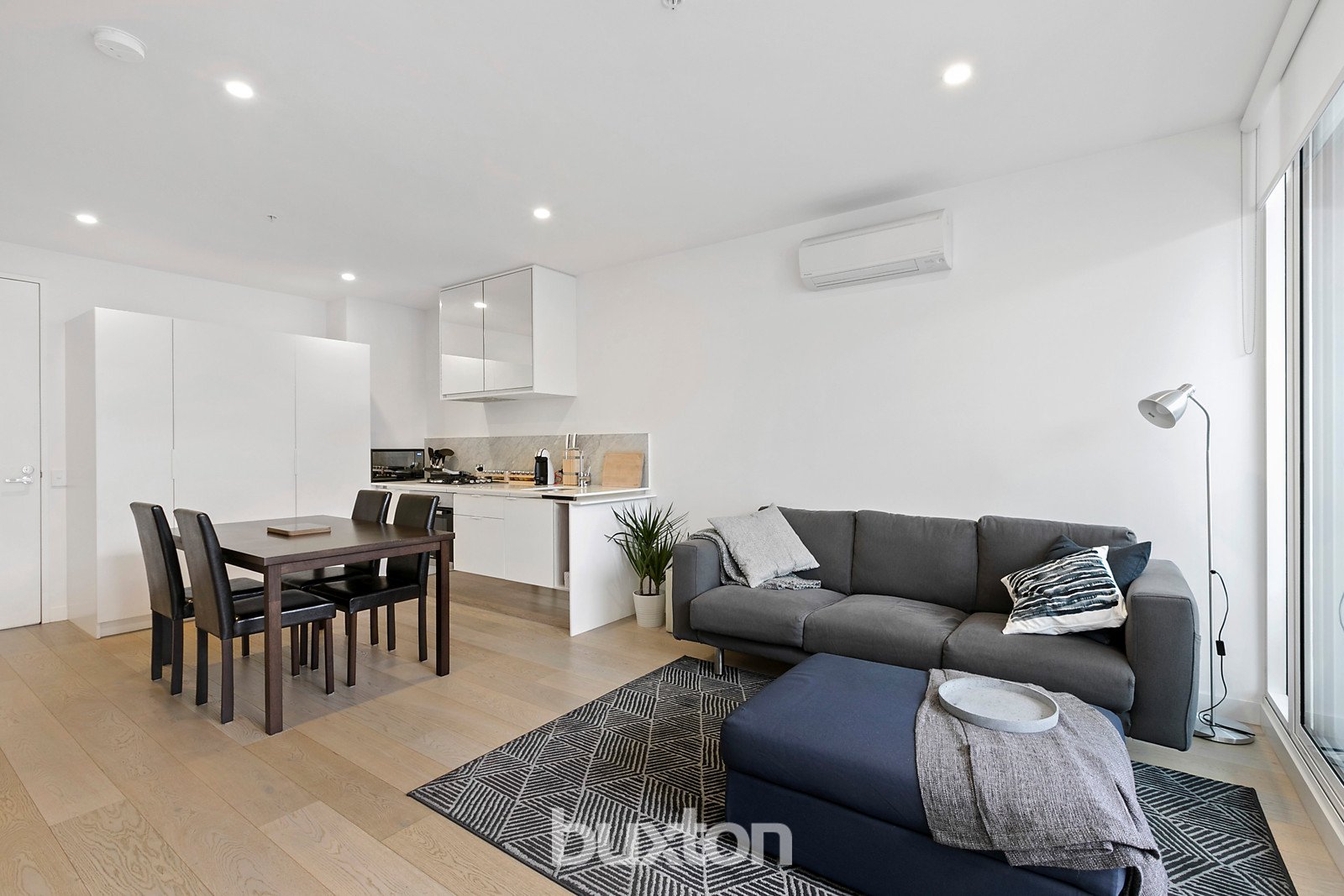Gallery: 136/209 Bay Street