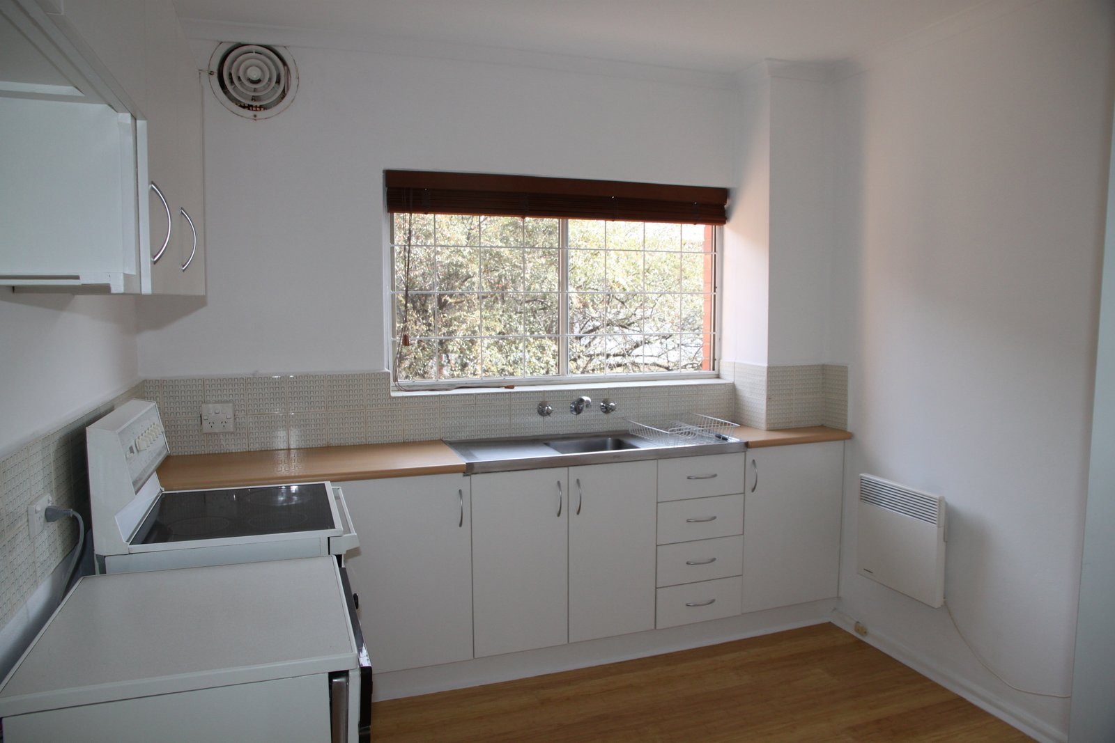 Gallery: 13/64 Alma Road