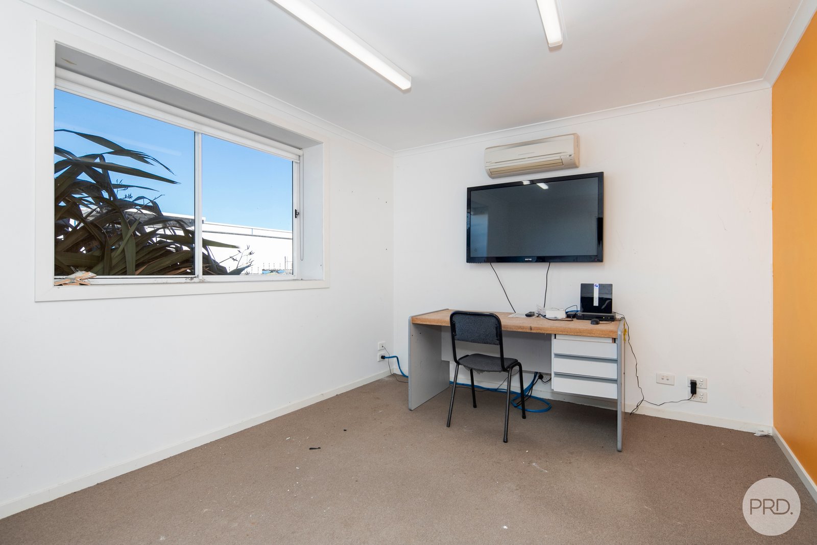 1/37 Grandlee Drive WENDOUREE 8