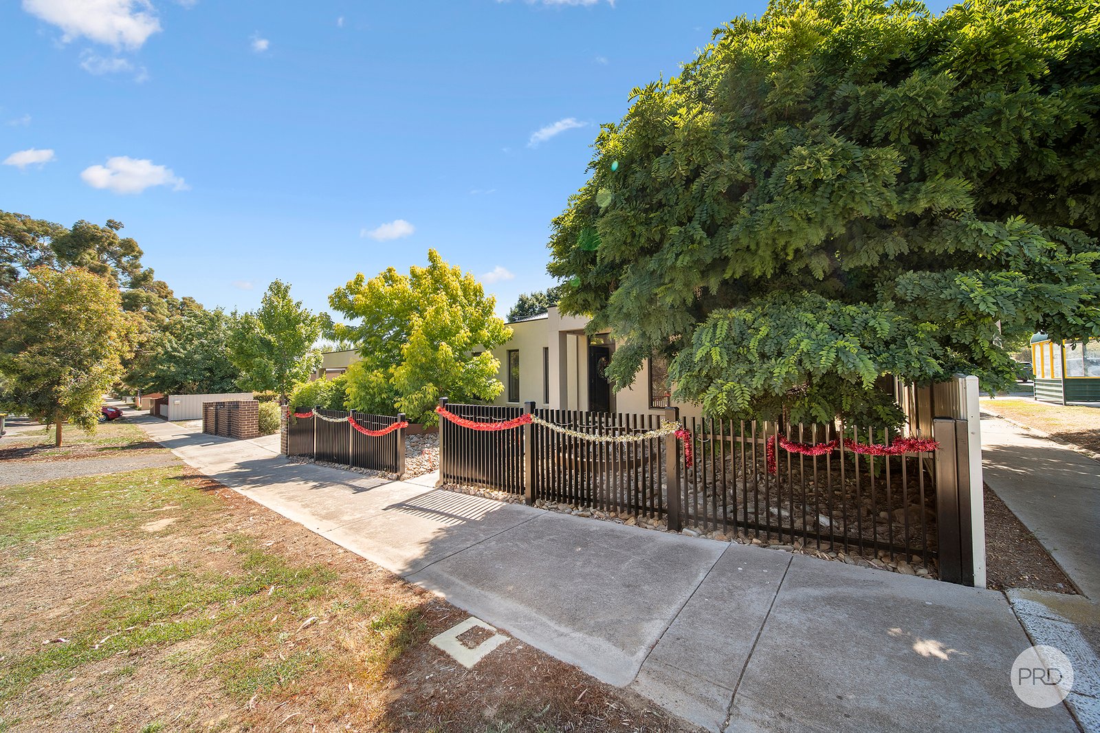 137 Havlin Street East  FLORA HILL 2