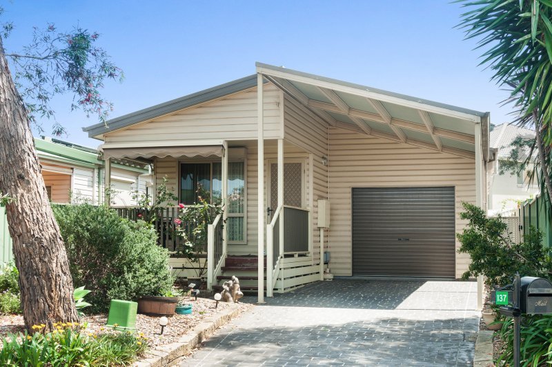 137 Lakeline Drive KANAHOOKA 1