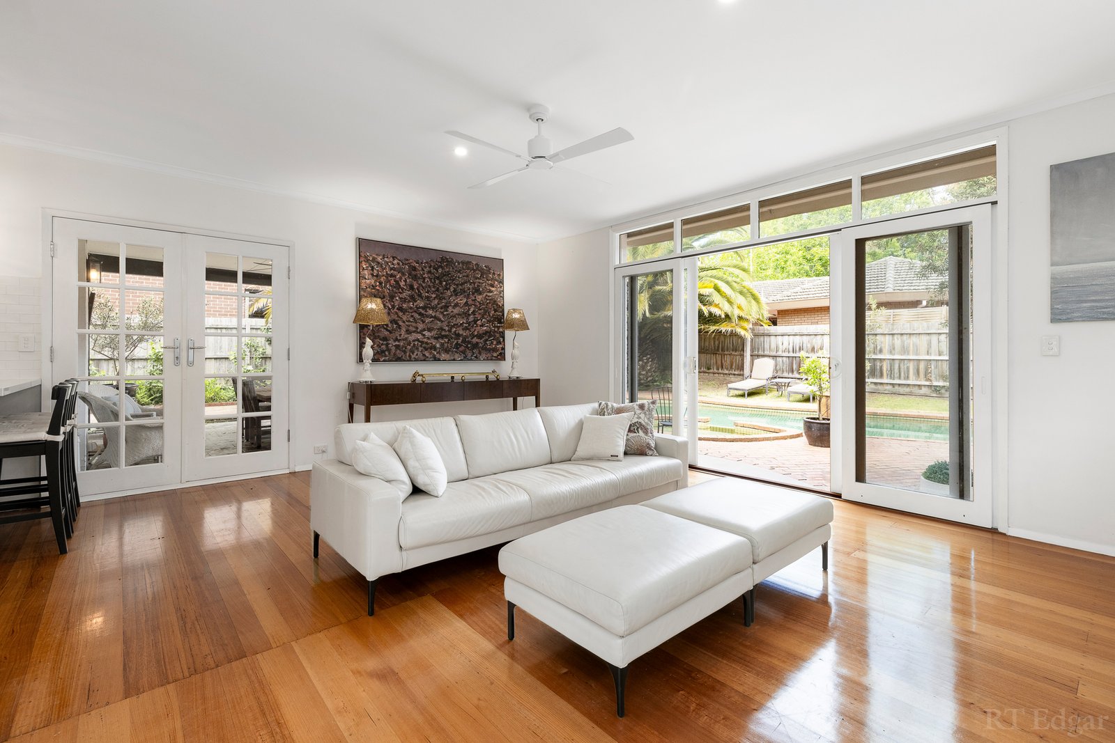 Real Estate and Property in 137 Lawrence Road, Mount Waverley, VIC