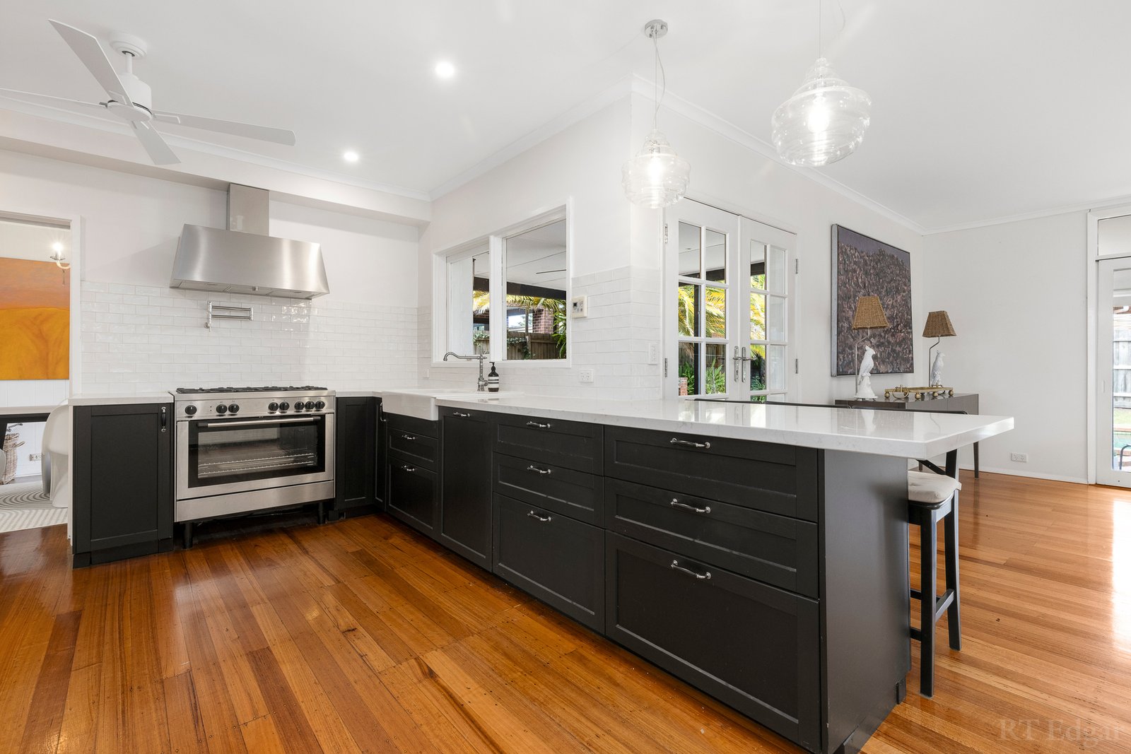 Real Estate and Property in 137 Lawrence Road, Mount Waverley, VIC