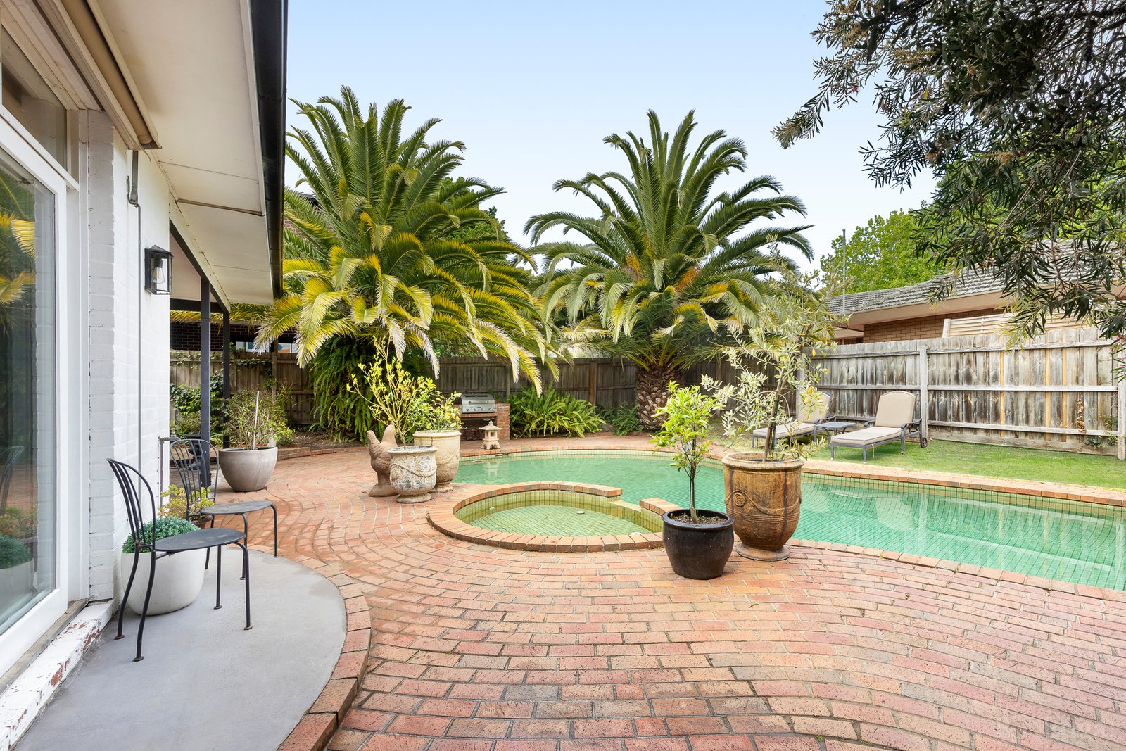 Real Estate and Property in 137 Lawrence Road, Mount Waverley, VIC