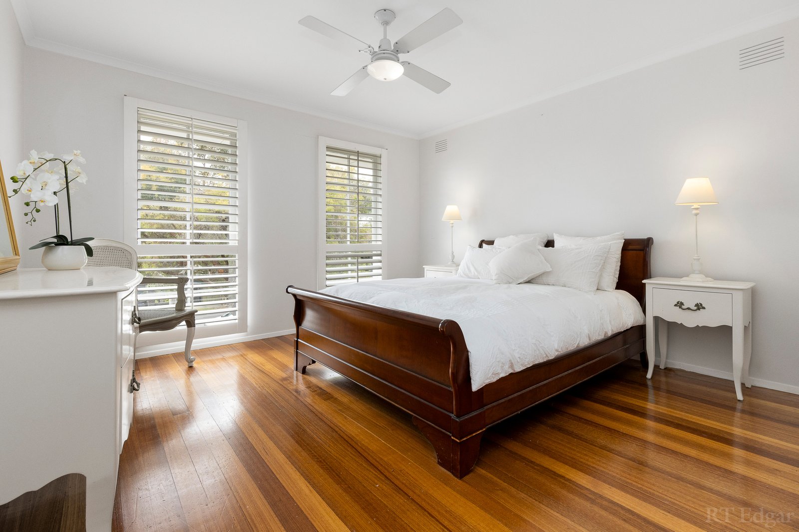 Real Estate and Property in 137 Lawrence Road, Mount Waverley, VIC