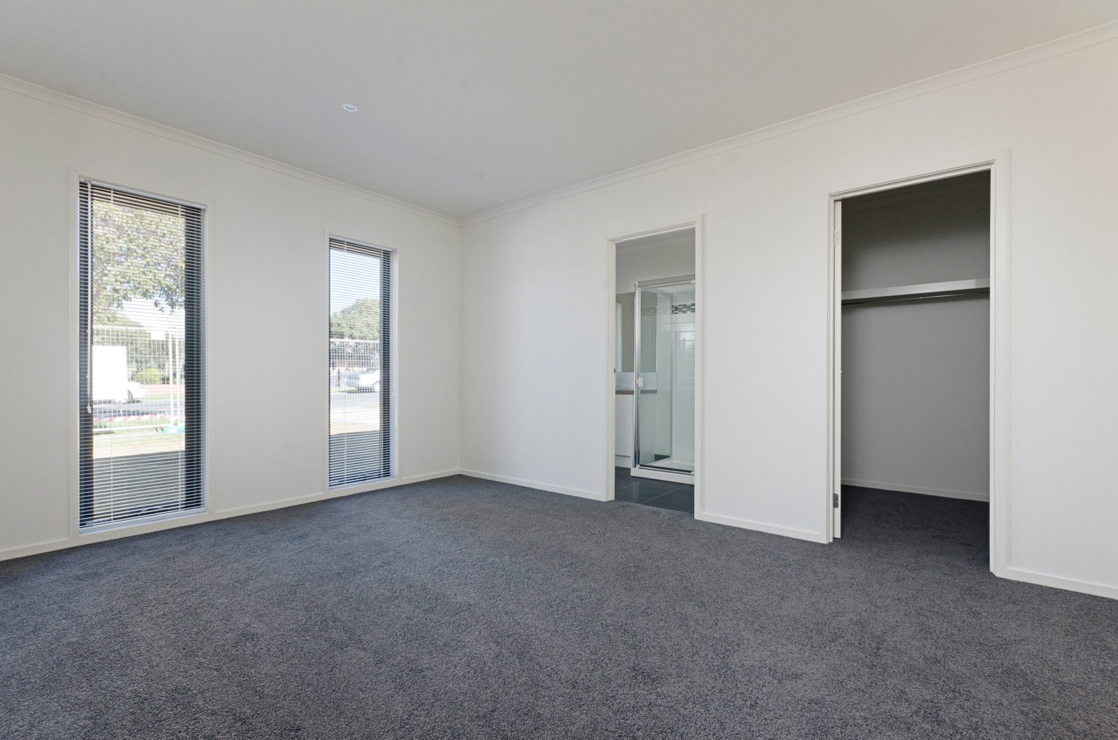 Gallery: 1/37 Logan Street