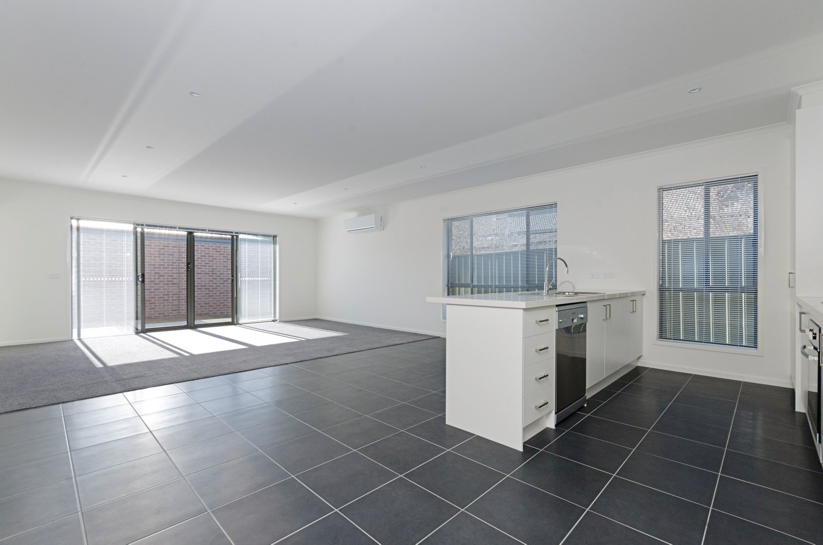 Gallery: 1/37 Logan Street