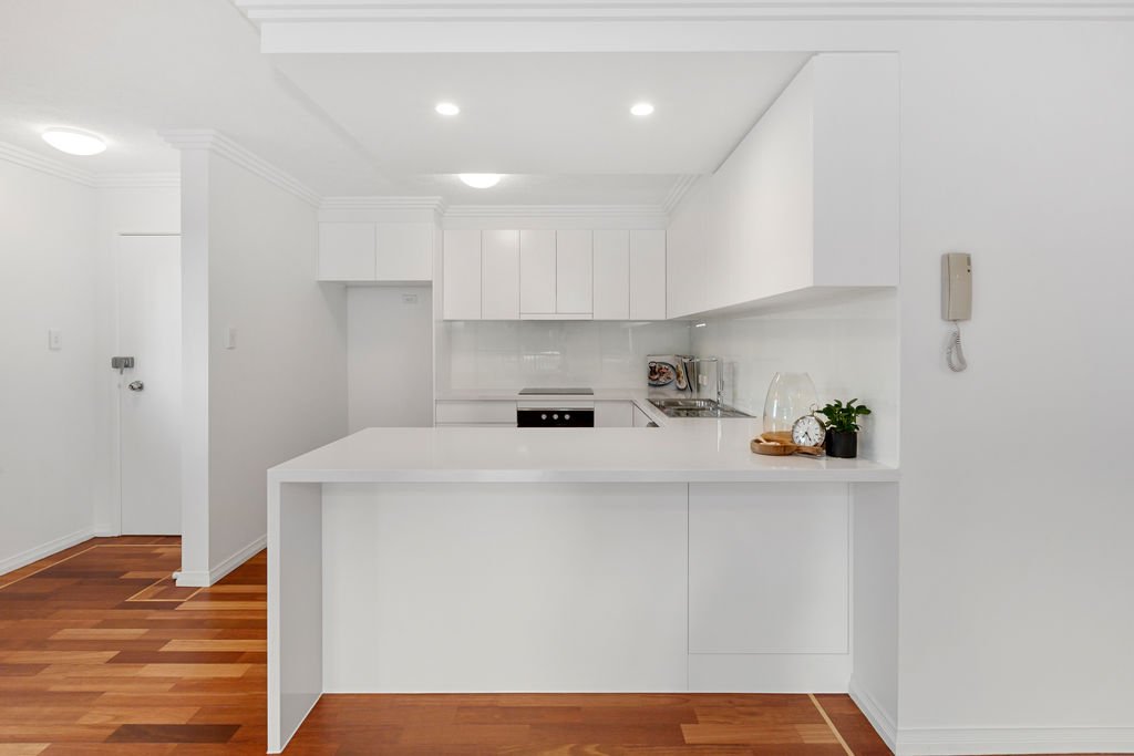 13/72 Dutton St  COOLANGATTA 6