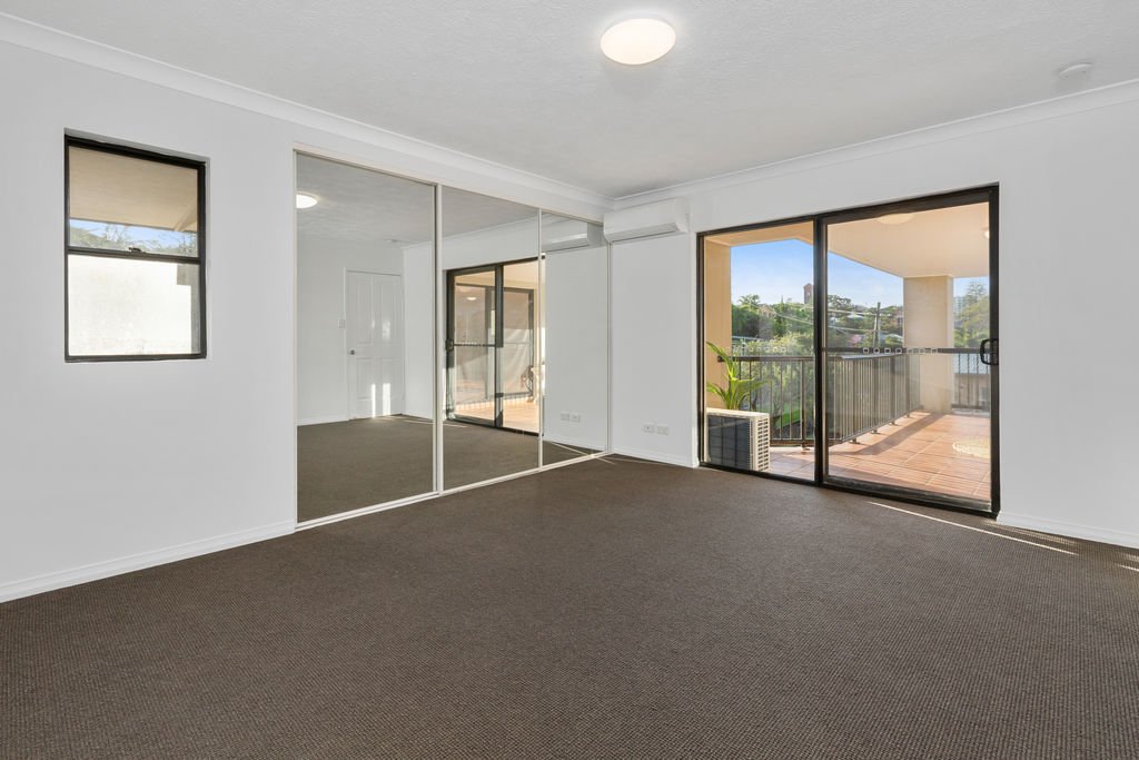 13/72 Dutton St  COOLANGATTA 9