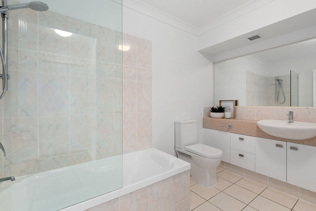 13/72 Dutton St  COOLANGATTA 12