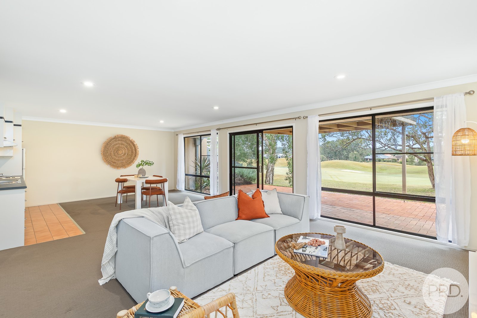 137/37 Horizons Drive SALAMANDER BAY 1