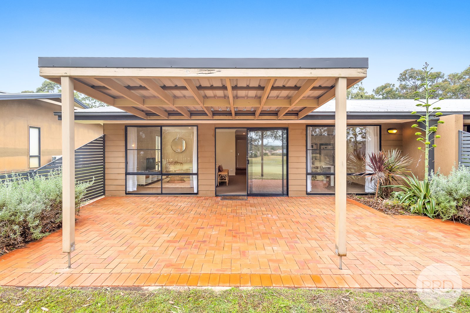 137/37 Horizons Drive SALAMANDER BAY 8