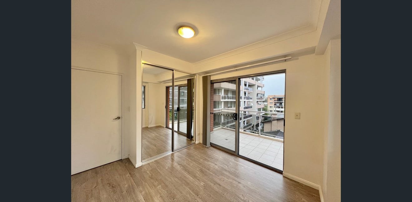 13/8-10 Lachlan Street LIVERPOOL 4