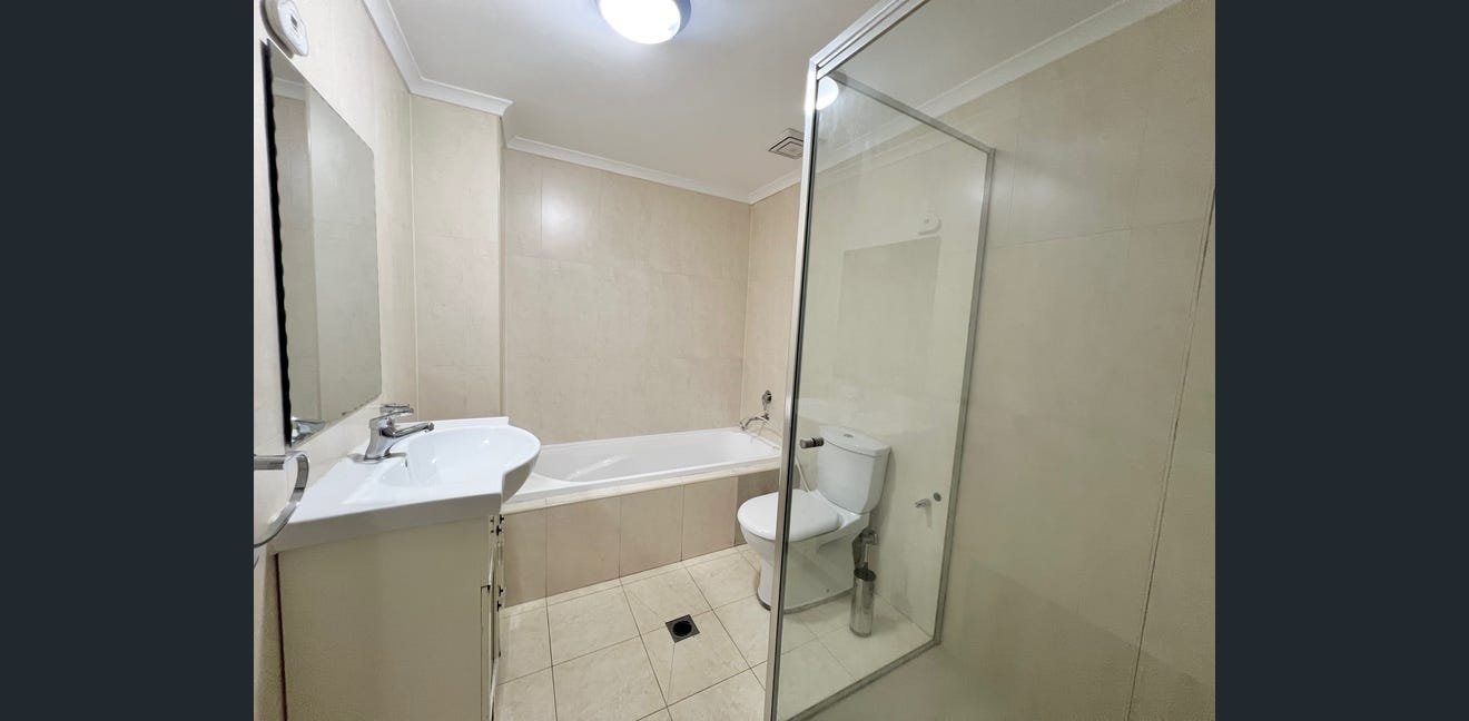 13/8-10 Lachlan Street LIVERPOOL 5