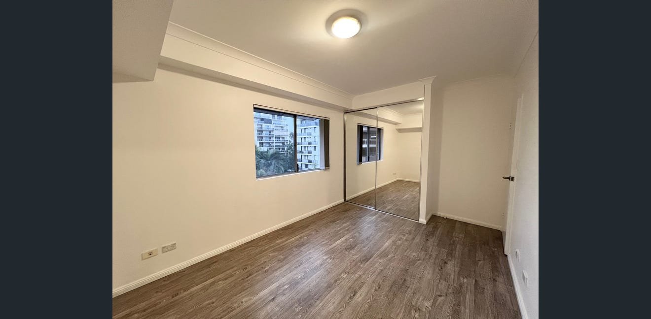 13/8-10 Lachlan Street LIVERPOOL 6