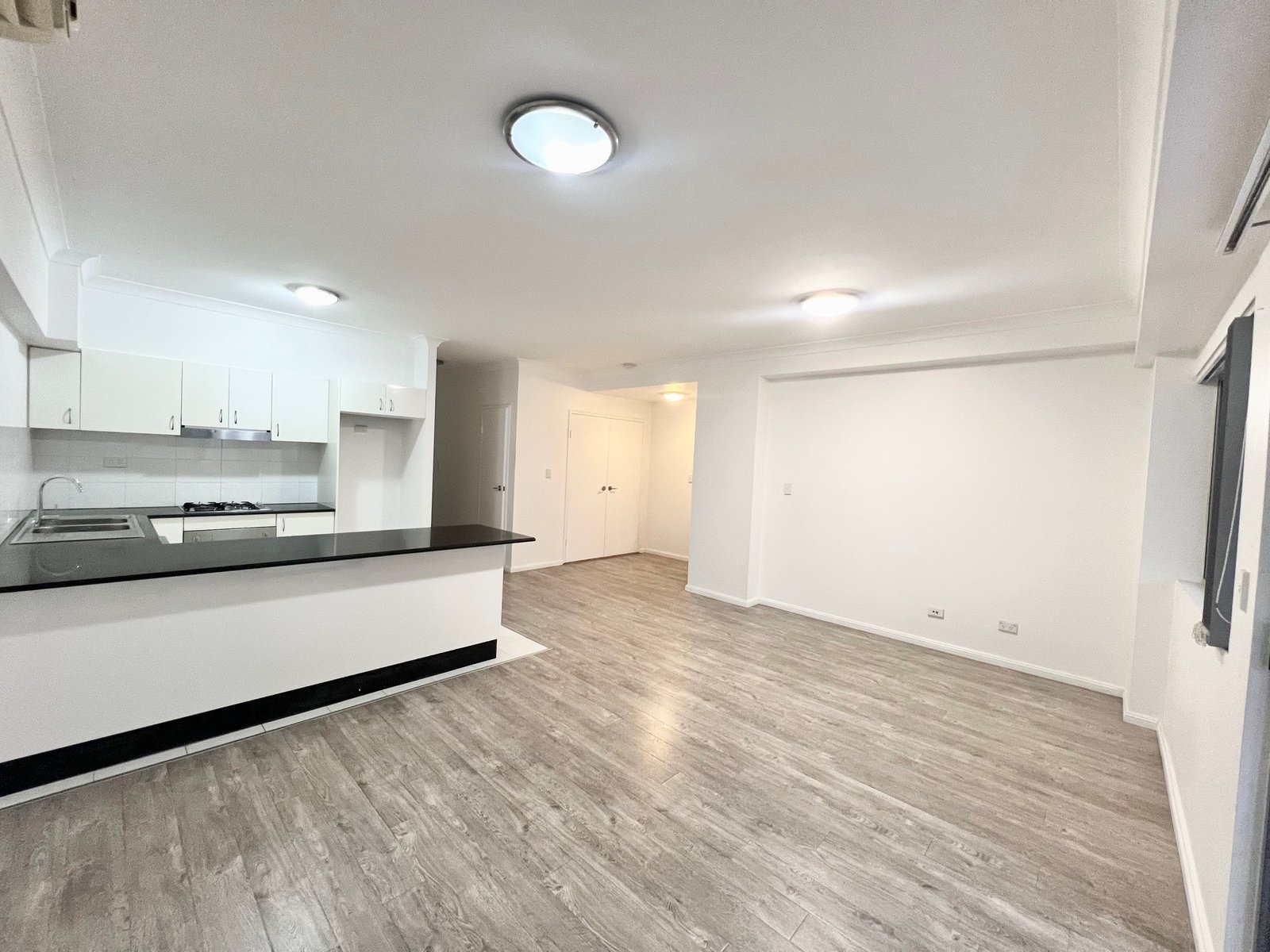 13/8-10 Lachlan Street LIVERPOOL 4