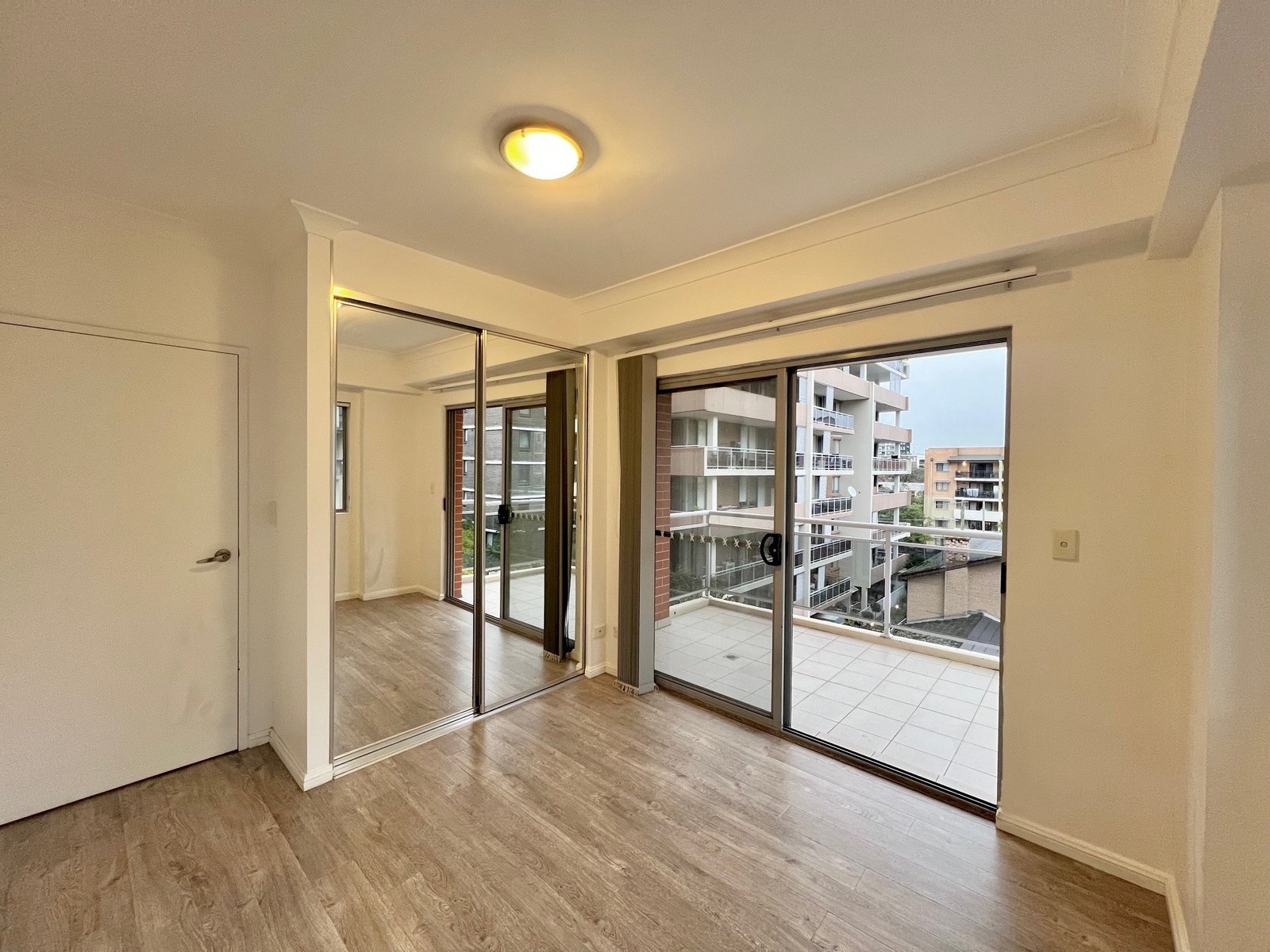 13/8-10 Lachlan Street LIVERPOOL 7