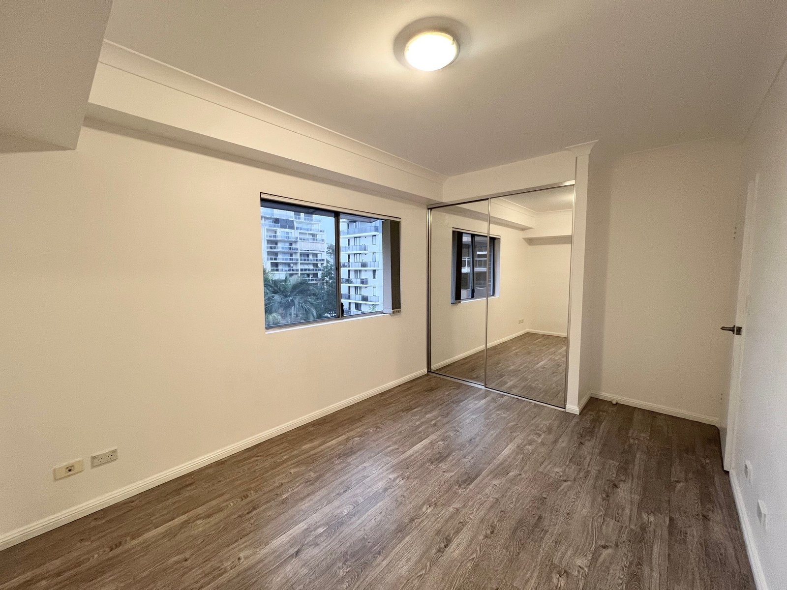 13/8-10 Lachlan Street LIVERPOOL 10