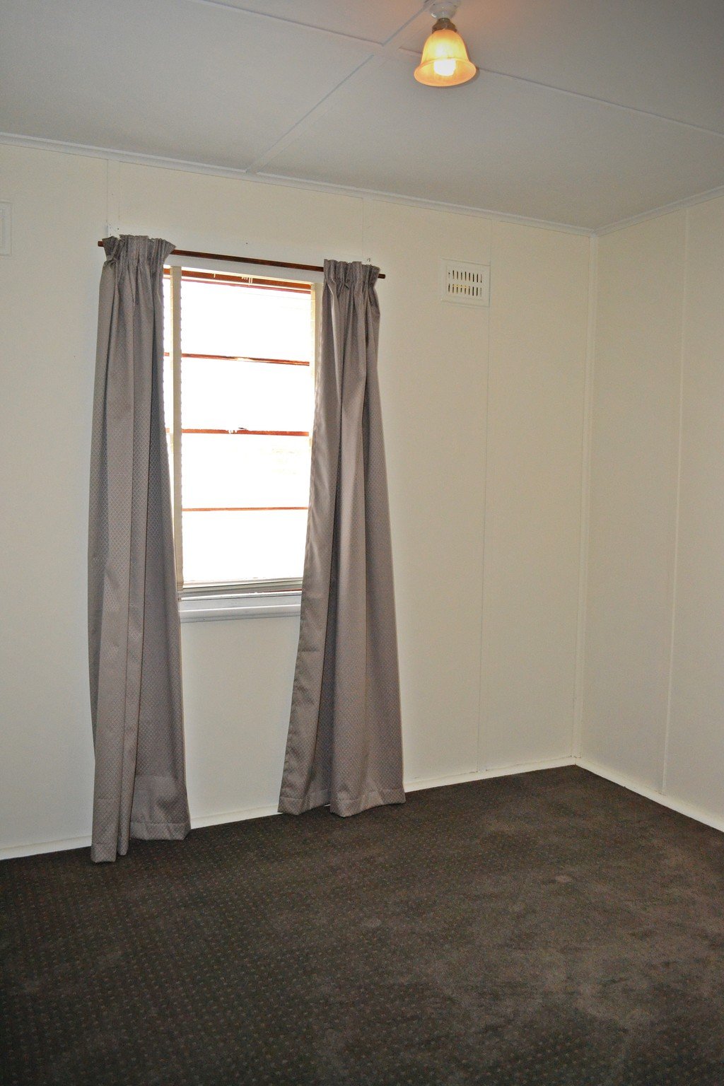 138 Albury Street TUMBARUMBA 6