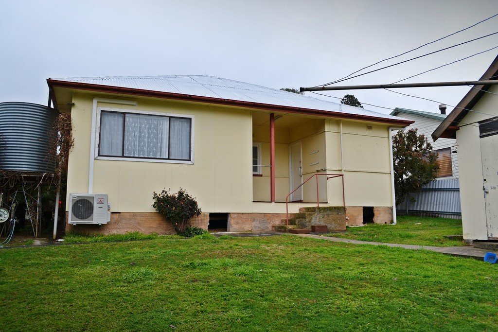 138 Albury Street TUMBARUMBA 9